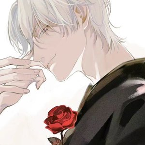 班花趴下让我桶她屁股眼
